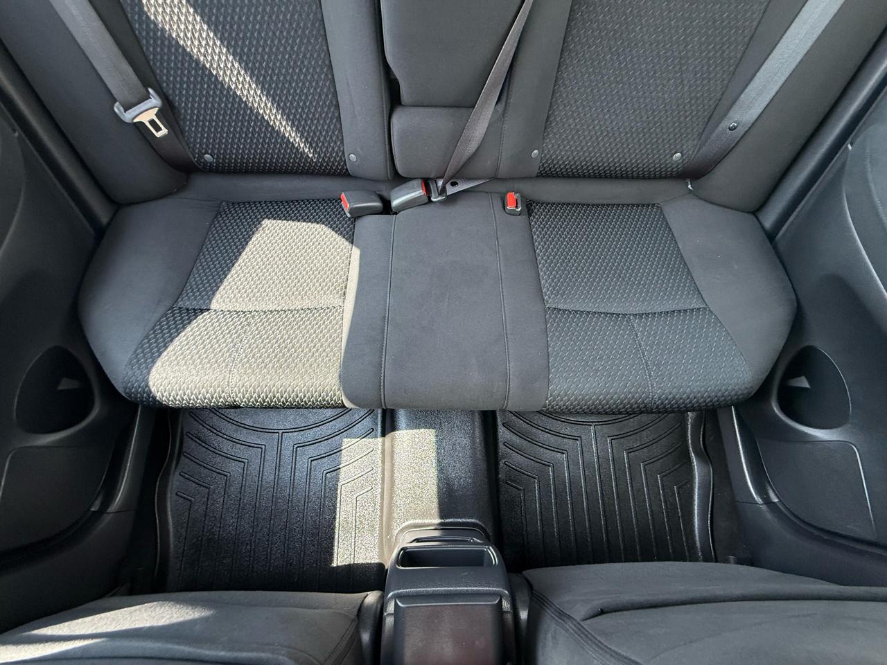 Nissan Sentra 4dr Sdn I4 CVT SR 2014