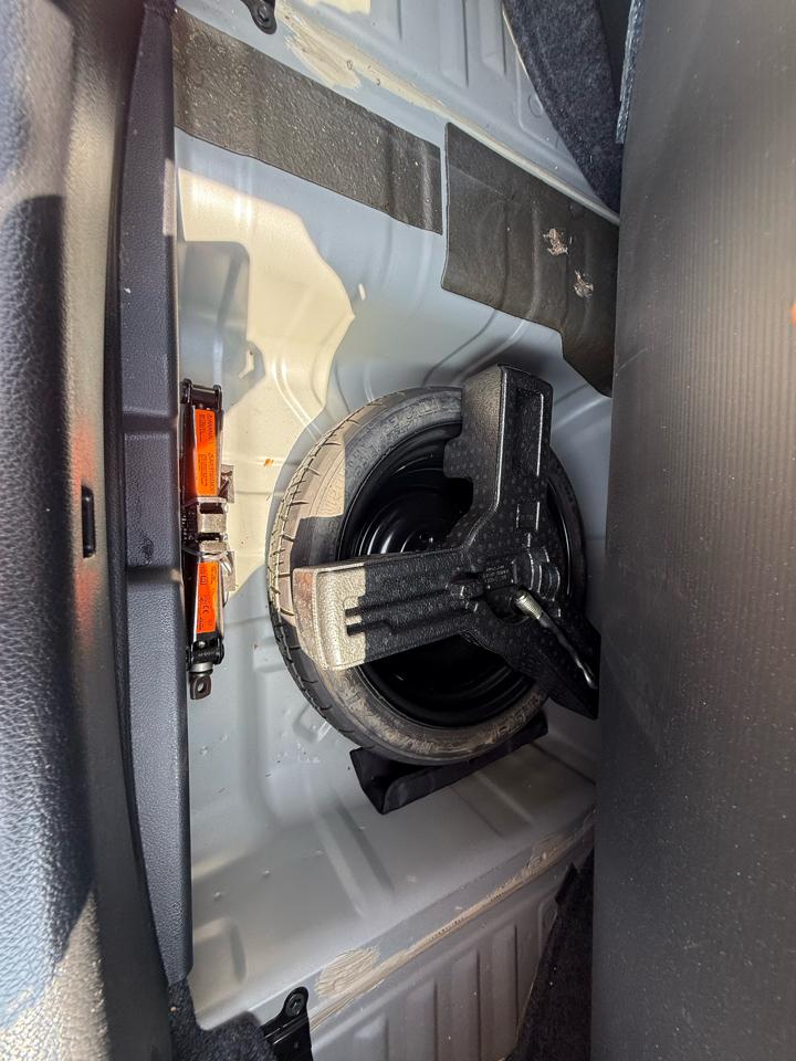 Nissan Sentra 4dr Sdn I4 CVT SR 2014