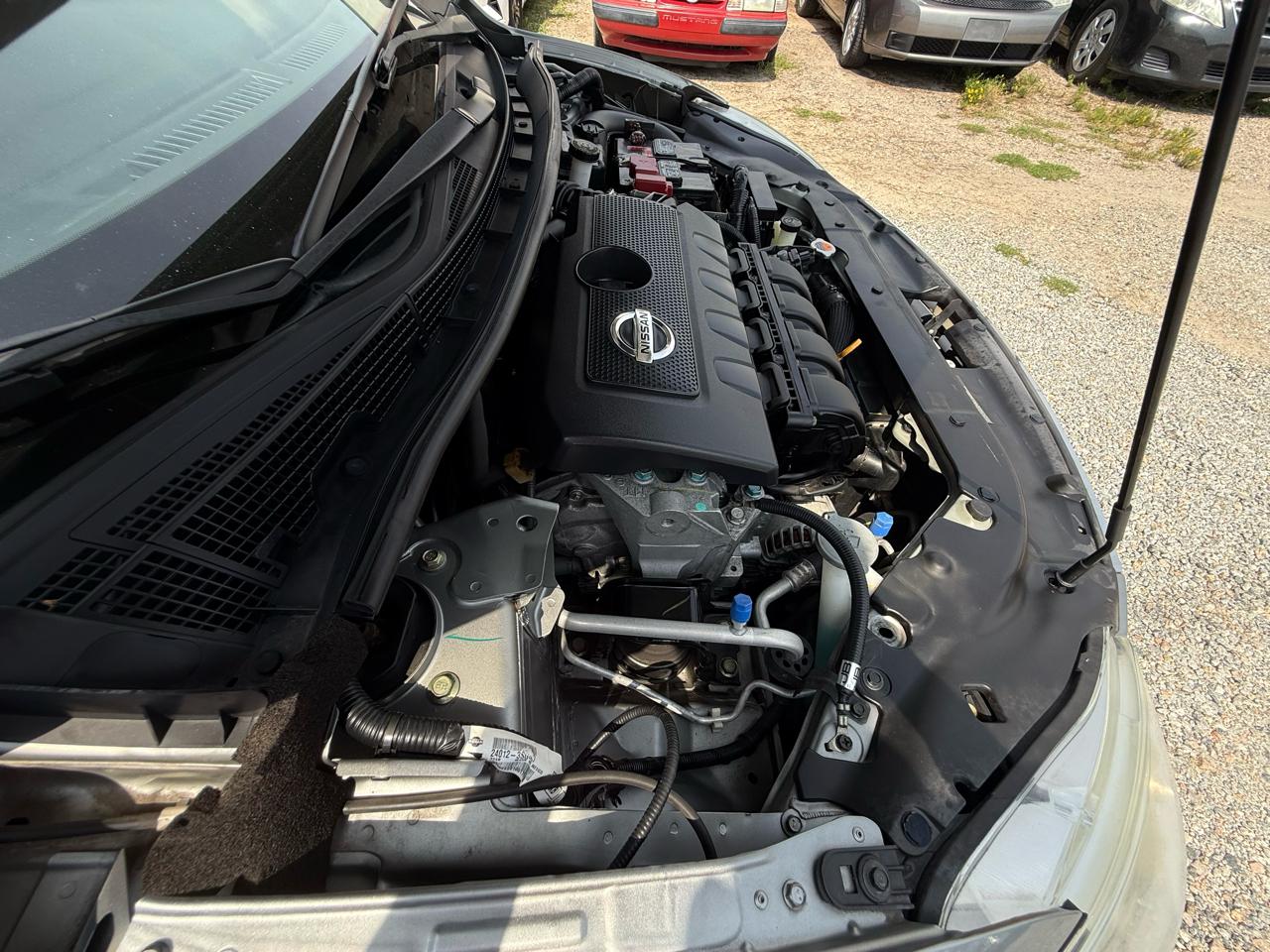 Nissan Sentra 4dr Sdn I4 CVT SR 2014
