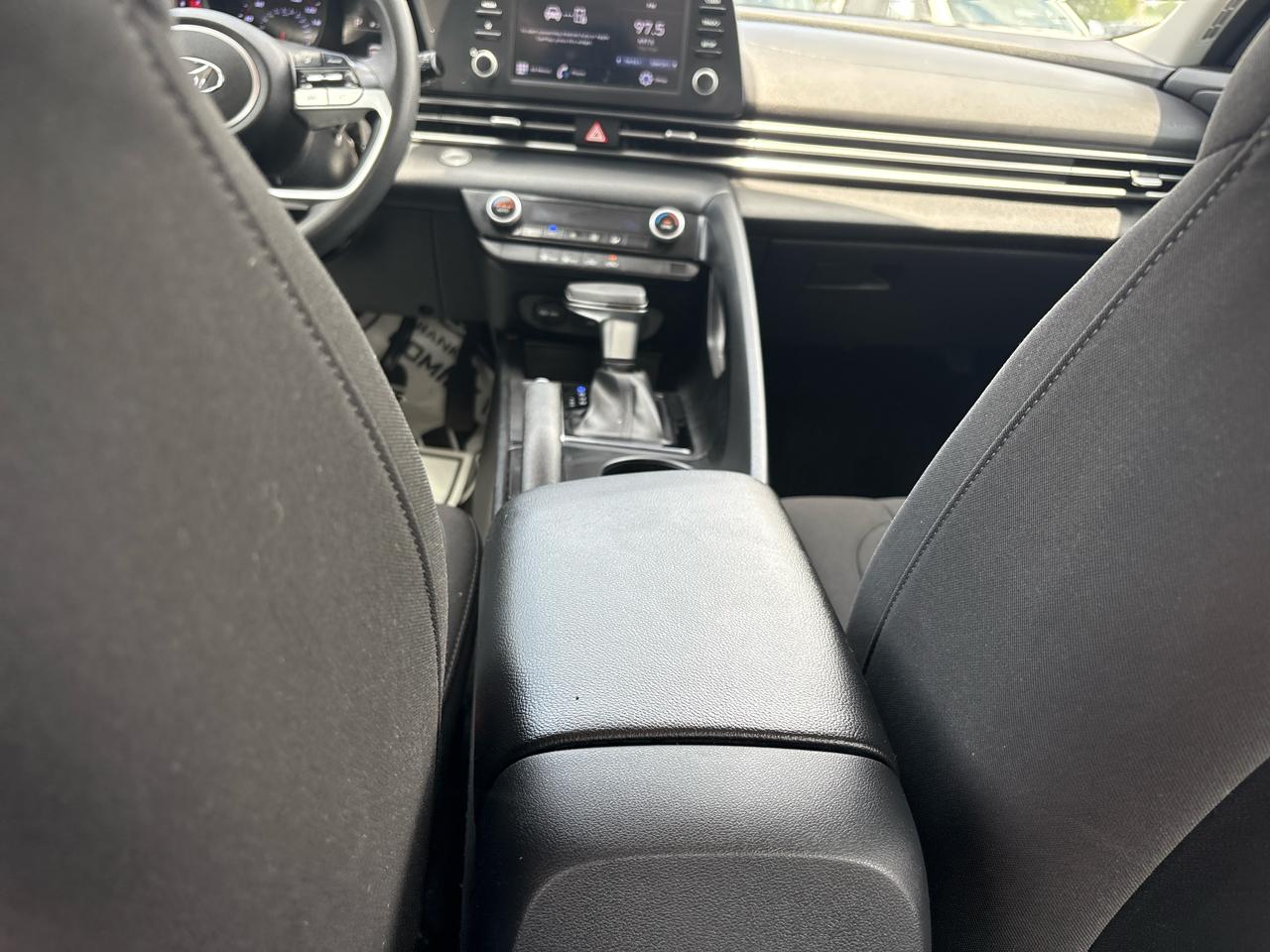 Hyundai Elantra SEL IVT 2021