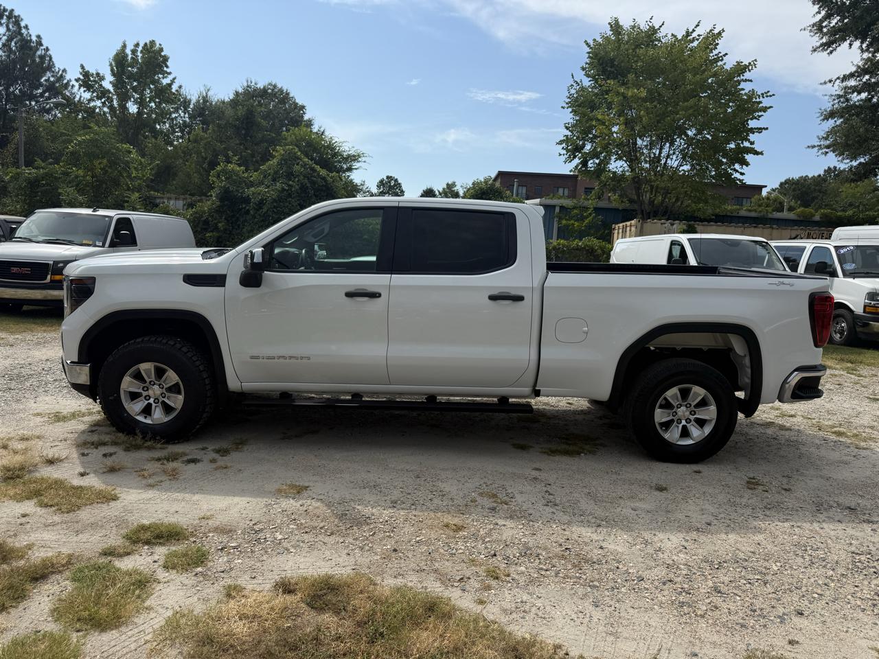 GMC Sierra 1500 4WD Crew Cab 157" Pro 2023