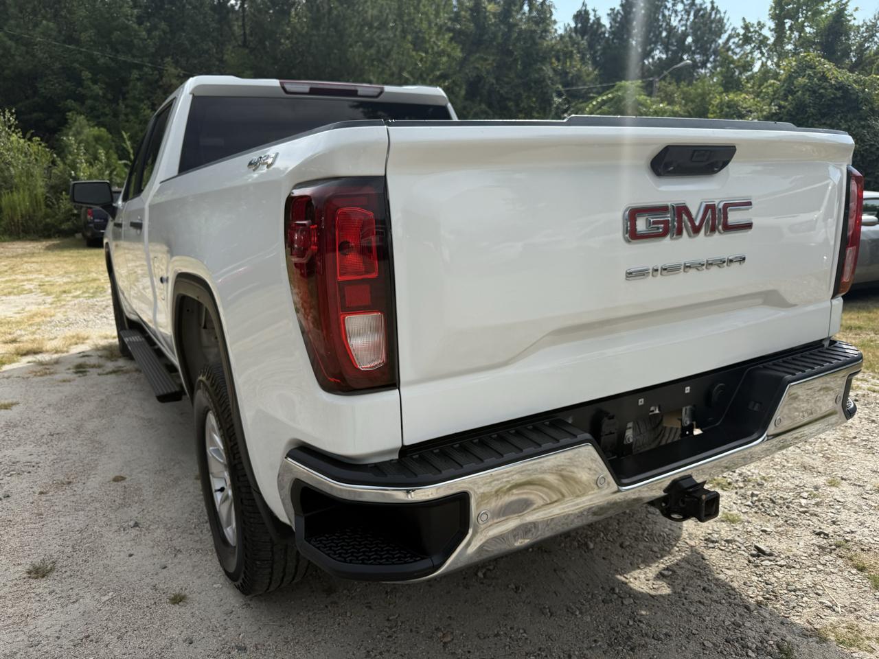 GMC Sierra 1500 4WD Crew Cab 157" Pro 2023
