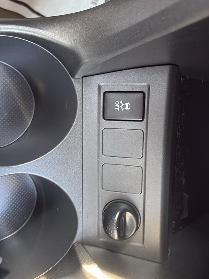 Toyota RAV4 FWD 4dr 4-cyl 4-Spd AT (Natl) 2011