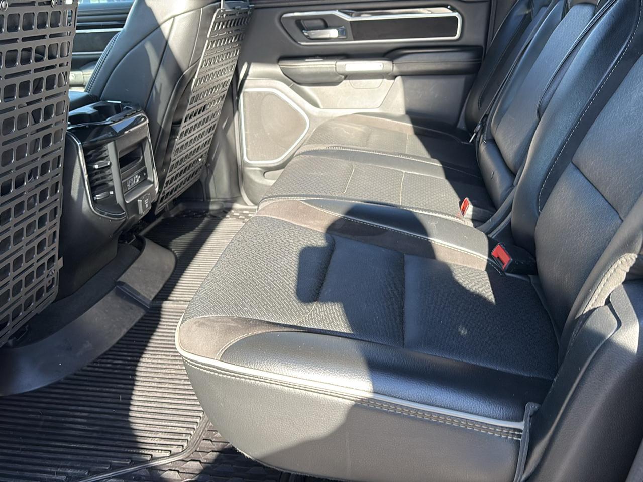 RAM 1500 Laramie 4x4 Crew Cab 5'7" Box 2020