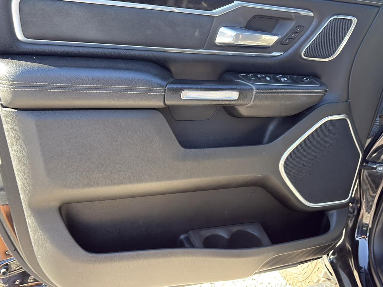 RAM 1500 Laramie 4x4 Crew Cab 5'7" Box 2020