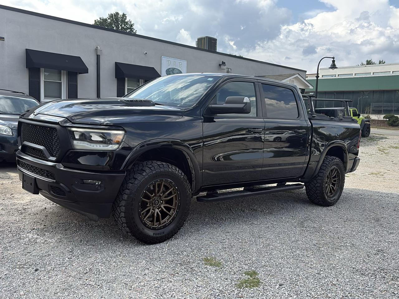 RAM 1500 Laramie 4x4 Crew Cab 5'7" Box 2020