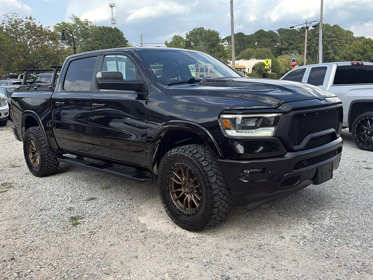 RAM 1500 Laramie 4x4 Crew Cab 5'7" Box 2020