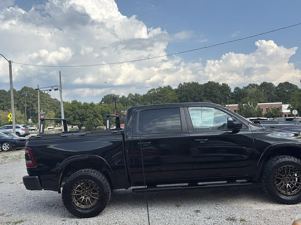 RAM 1500 Laramie 4x4 Crew Cab 5'7" Box 2020