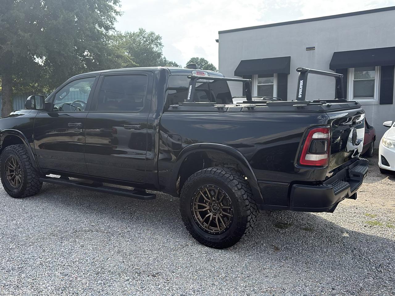 RAM 1500 Laramie 4x4 Crew Cab 5'7" Box 2020