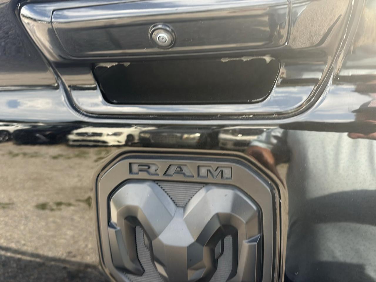 RAM 1500 Laramie 4x4 Crew Cab 5'7" Box 2020