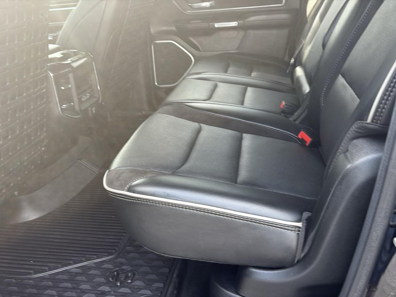 RAM 1500 Laramie 4x4 Crew Cab 5'7" Box 2020