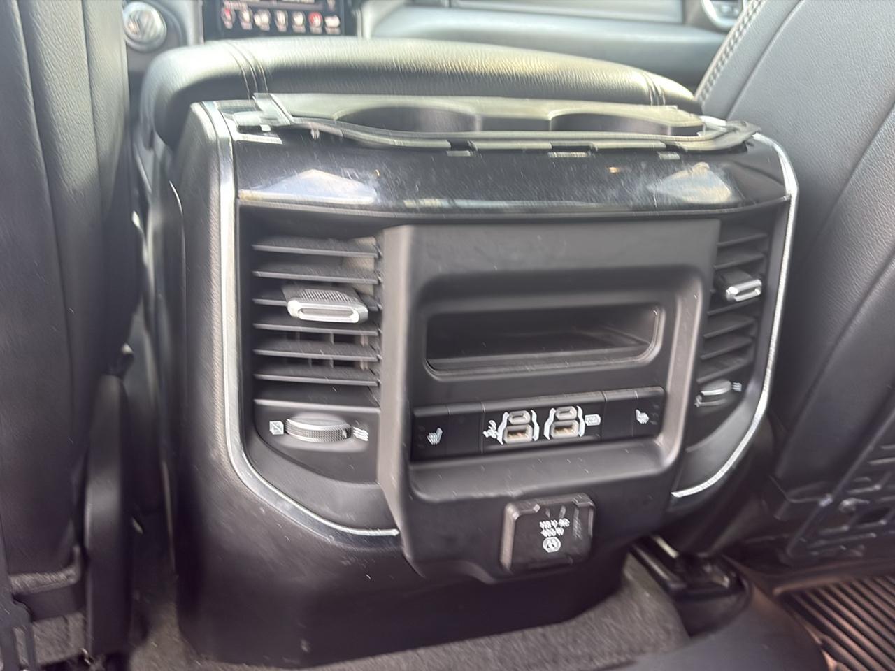 RAM 1500 Laramie 4x4 Crew Cab 5'7" Box 2020
