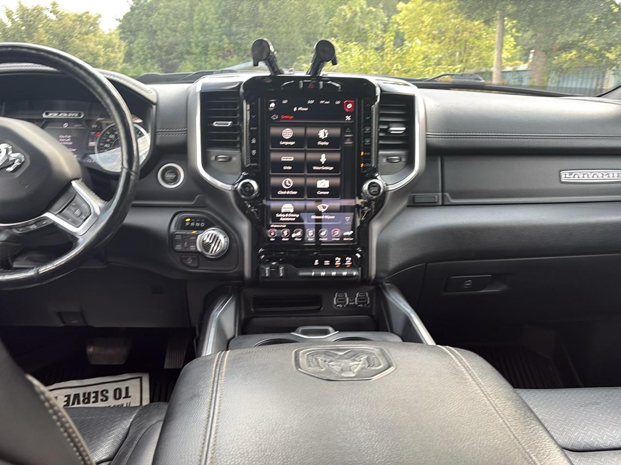 RAM 1500 Laramie 4x4 Crew Cab 5'7" Box 2020