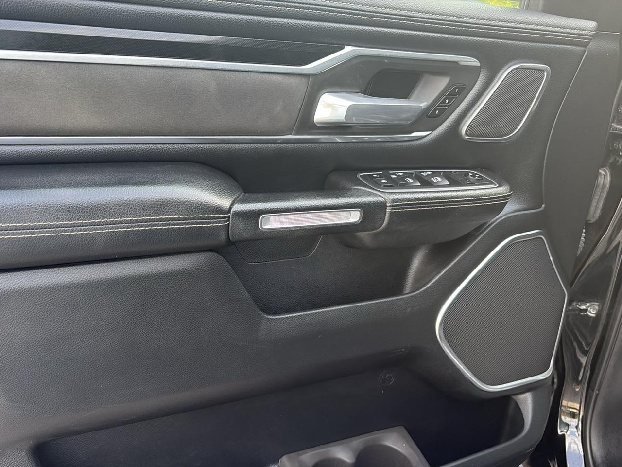 RAM 1500 Laramie 4x4 Crew Cab 5'7" Box 2020