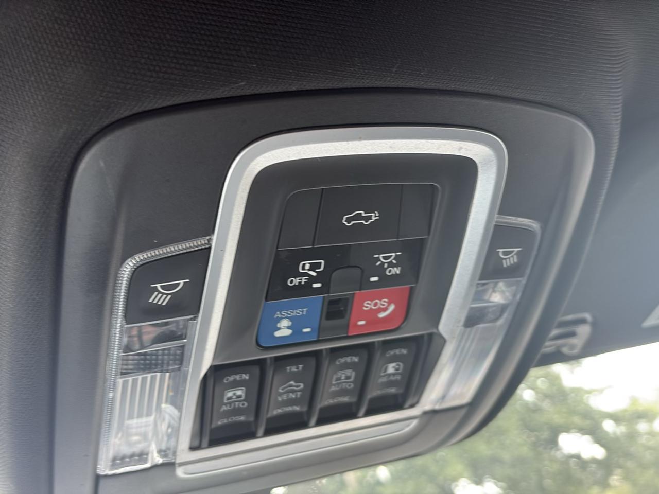 RAM 1500 Laramie 4x4 Crew Cab 5'7" Box 2020