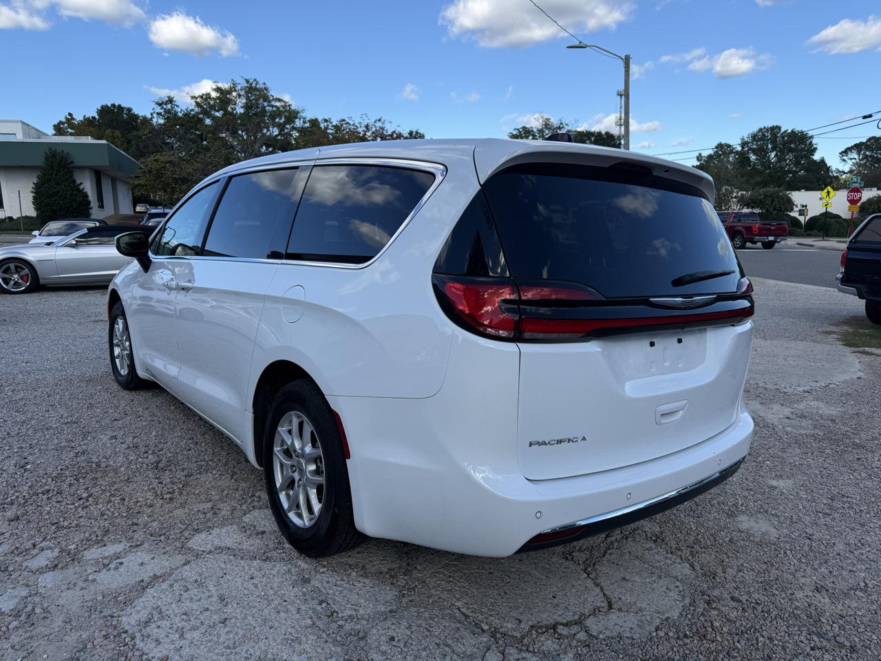 Chrysler Pacifica Touring L FWD 2023