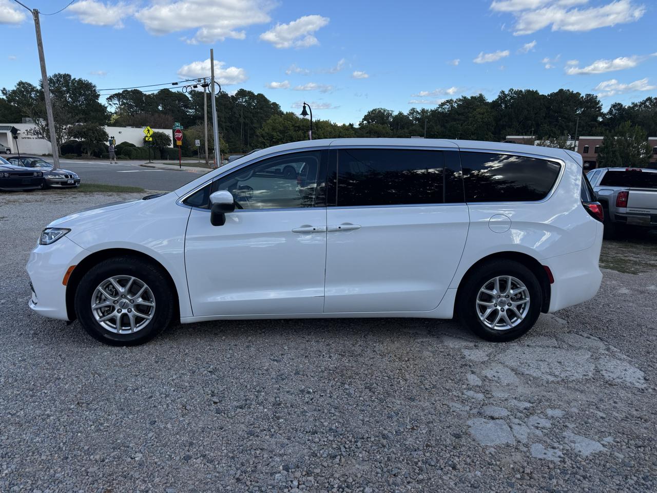 Chrysler Pacifica Touring L FWD 2023