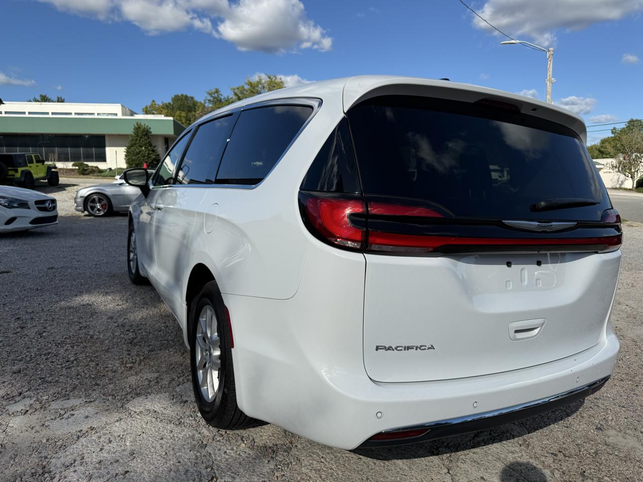 Chrysler Pacifica Touring L FWD 2023