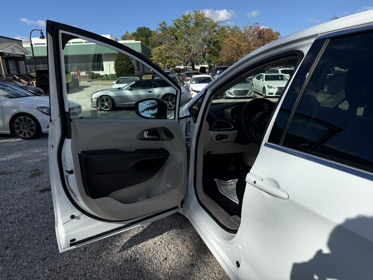 Chrysler Pacifica Touring L FWD 2023