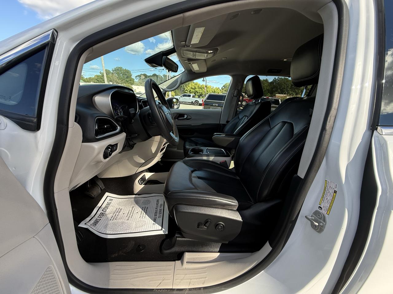 Chrysler Pacifica Touring L FWD 2023