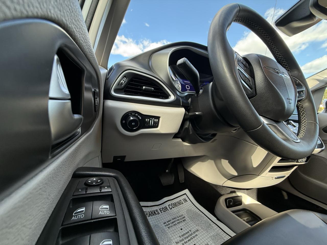 Chrysler Pacifica Touring L FWD 2023