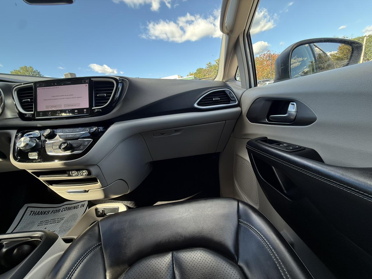 Chrysler Pacifica Touring L FWD 2023