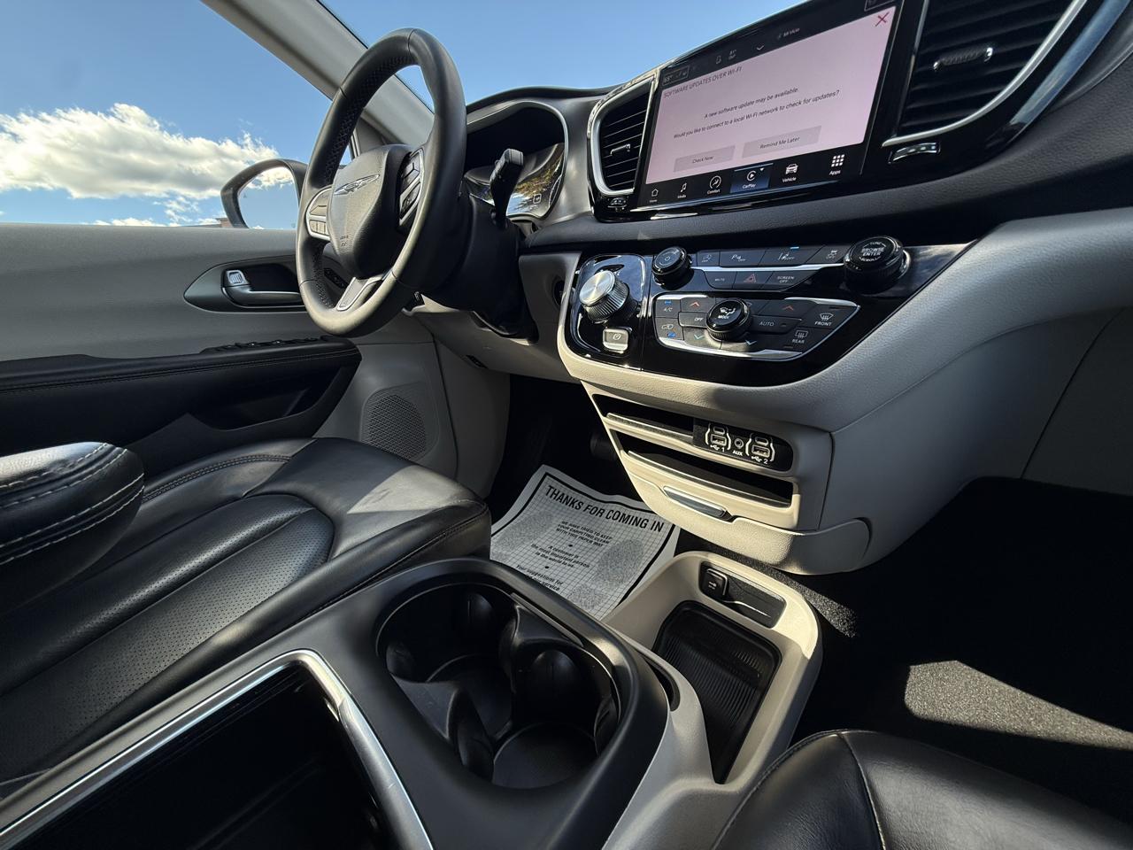 Chrysler Pacifica Touring L FWD 2023