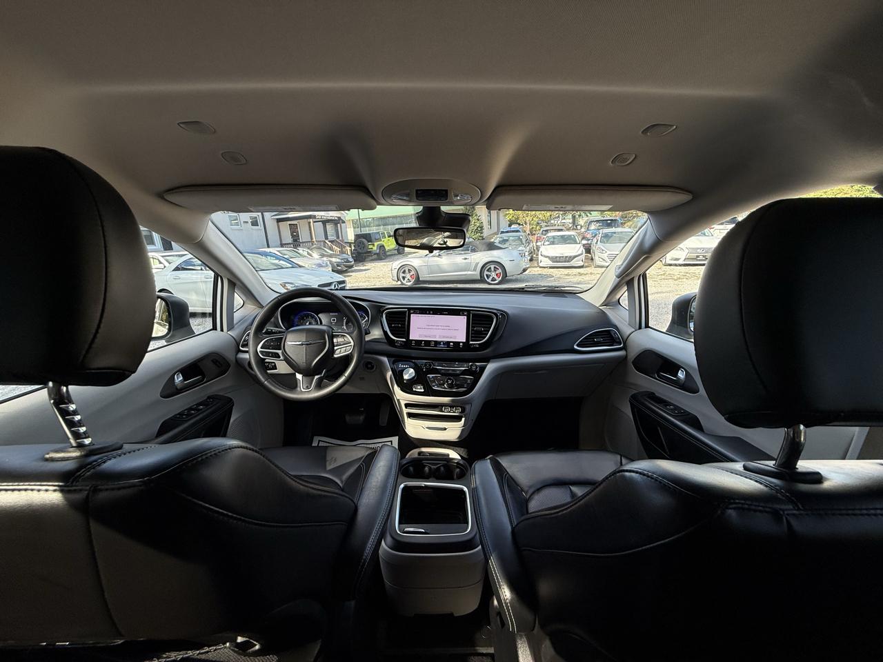 Chrysler Pacifica Touring L FWD 2023