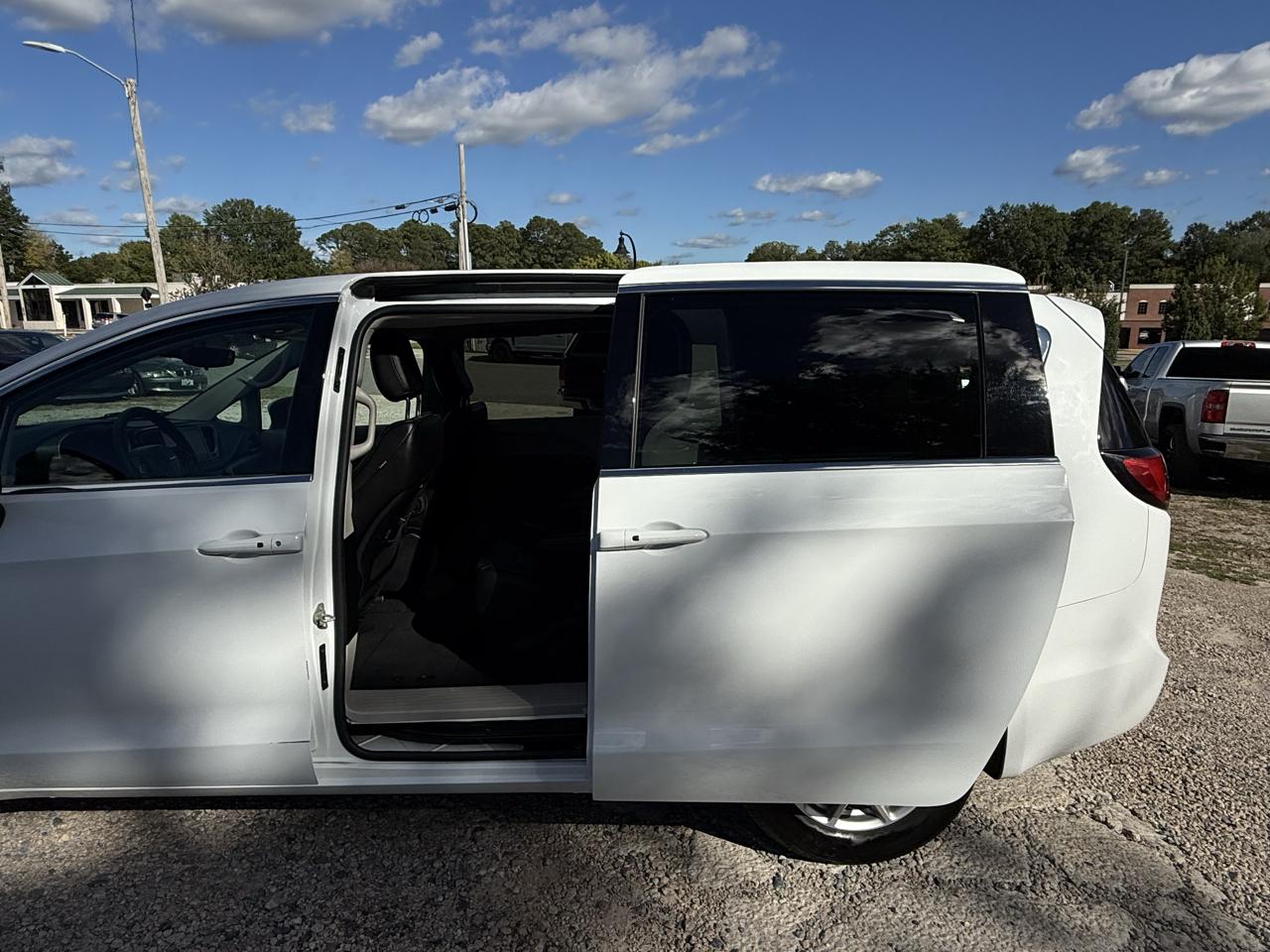 Chrysler Pacifica Touring L FWD 2023