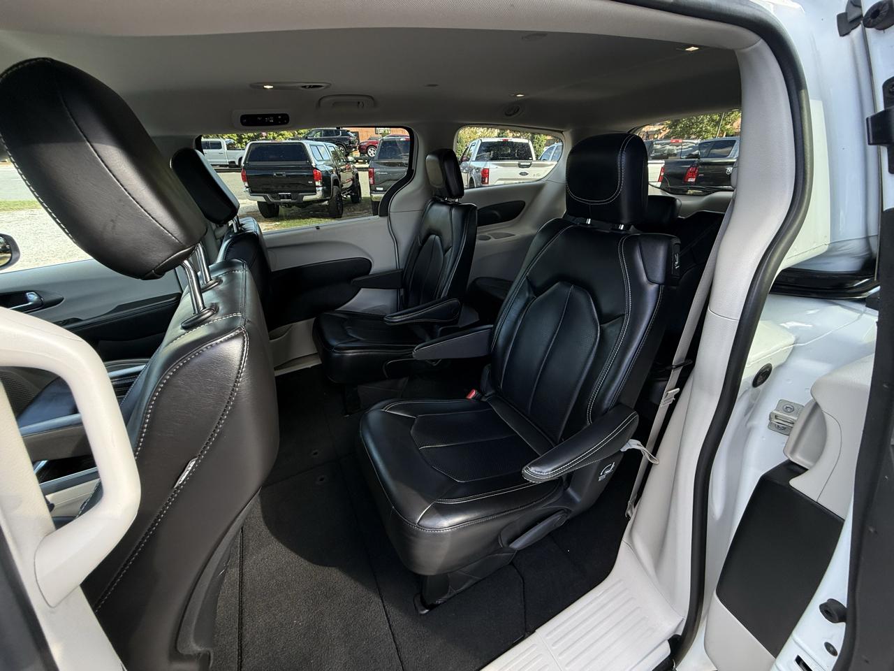Chrysler Pacifica Touring L FWD 2023