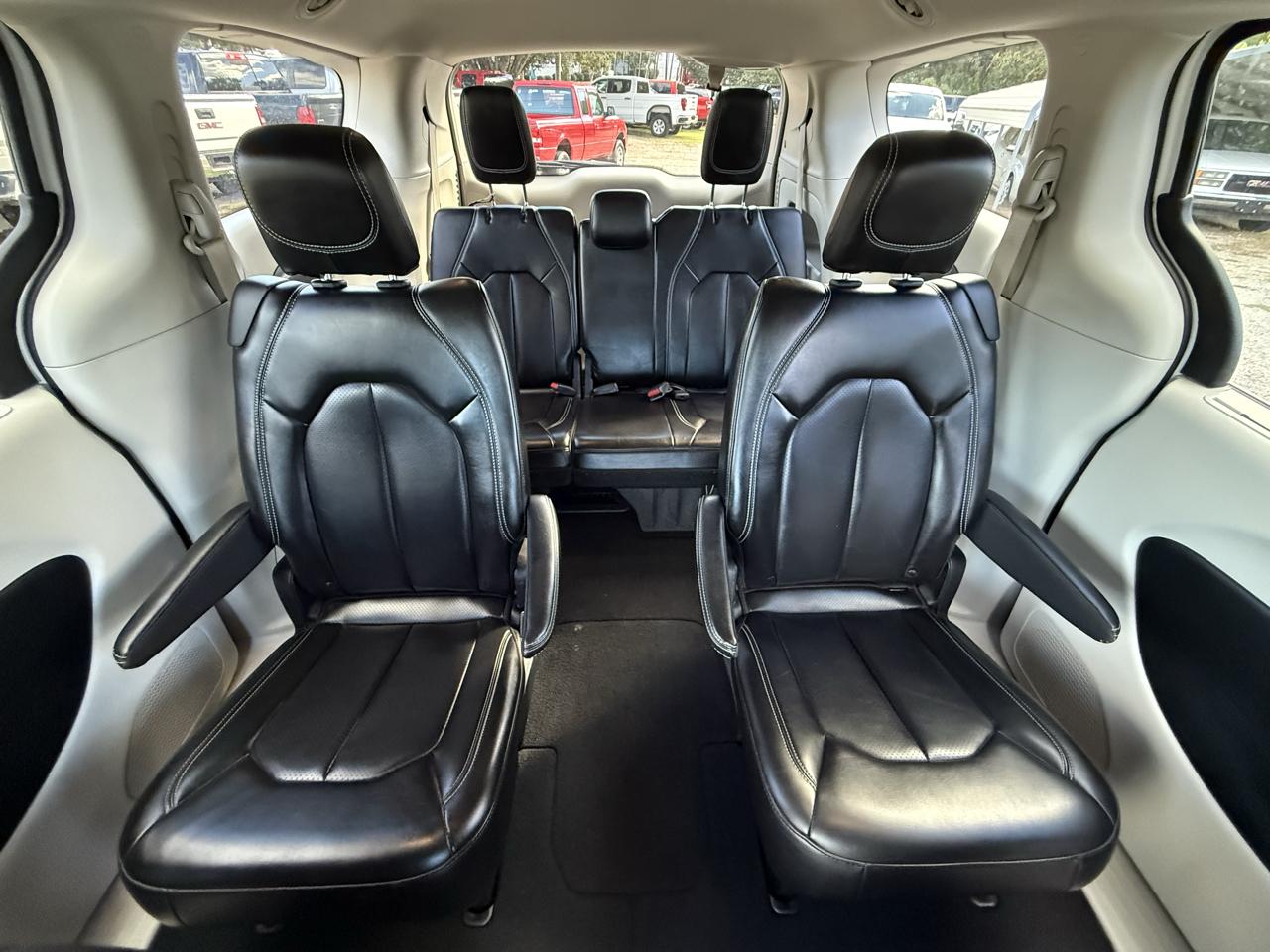 Chrysler Pacifica Touring L FWD 2023