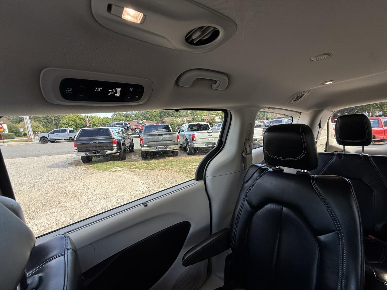 Chrysler Pacifica Touring L FWD 2023