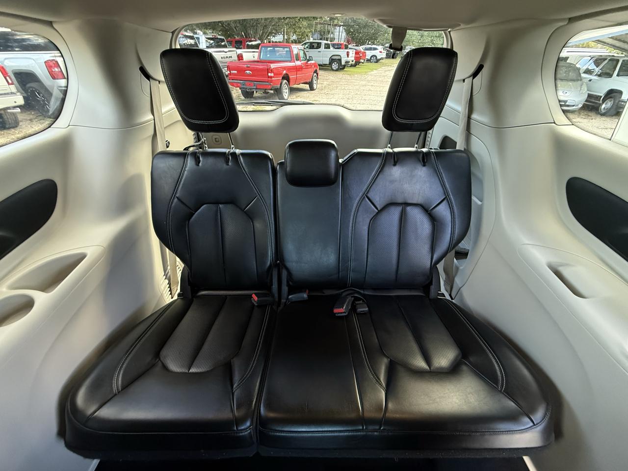Chrysler Pacifica Touring L FWD 2023