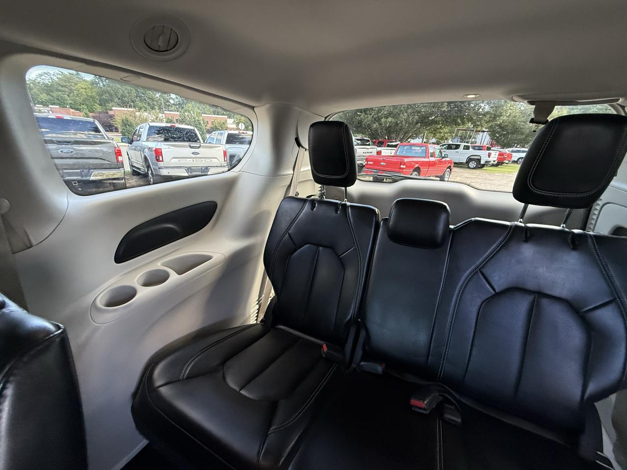 Chrysler Pacifica Touring L FWD 2023