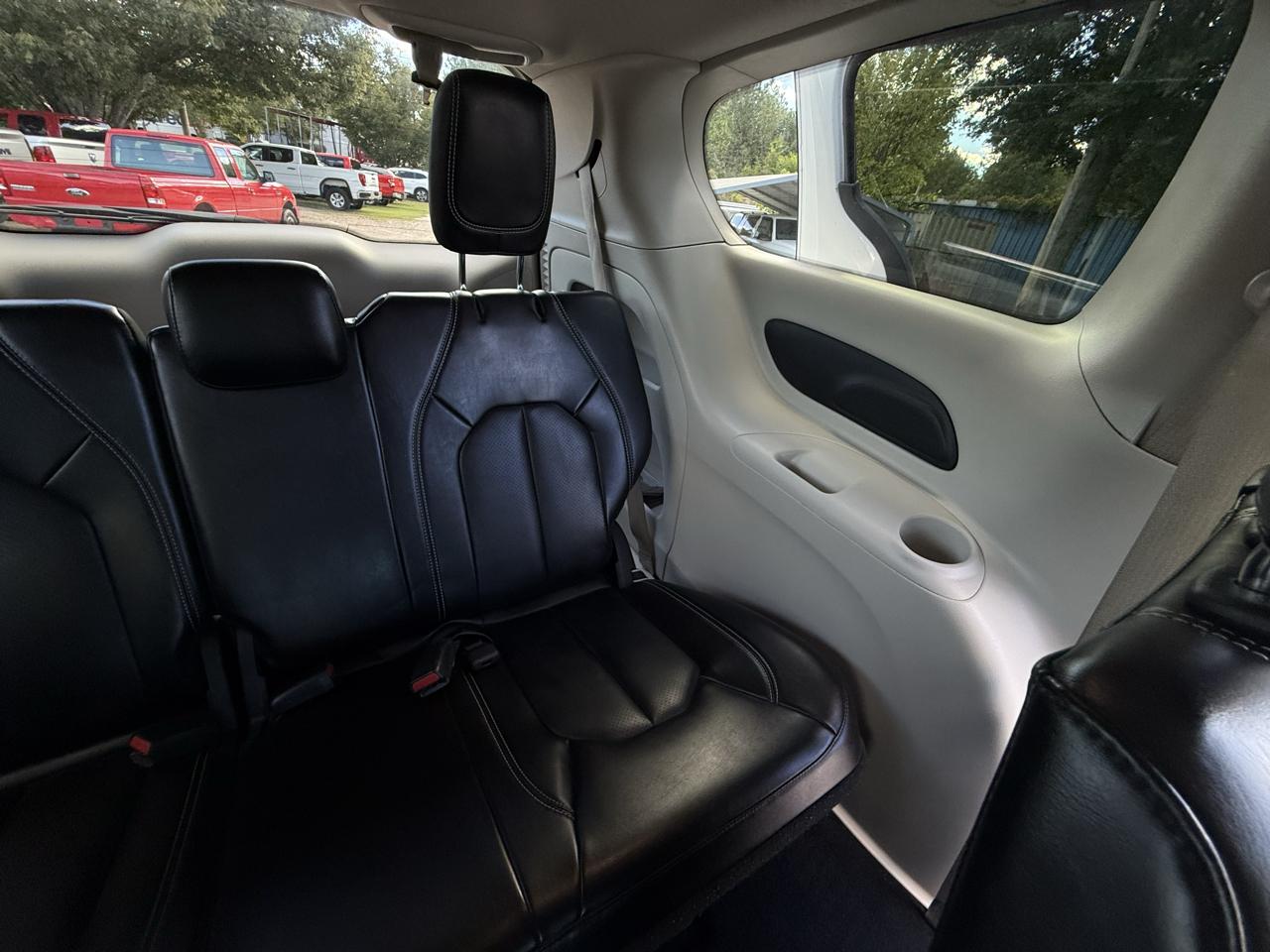 Chrysler Pacifica Touring L FWD 2023