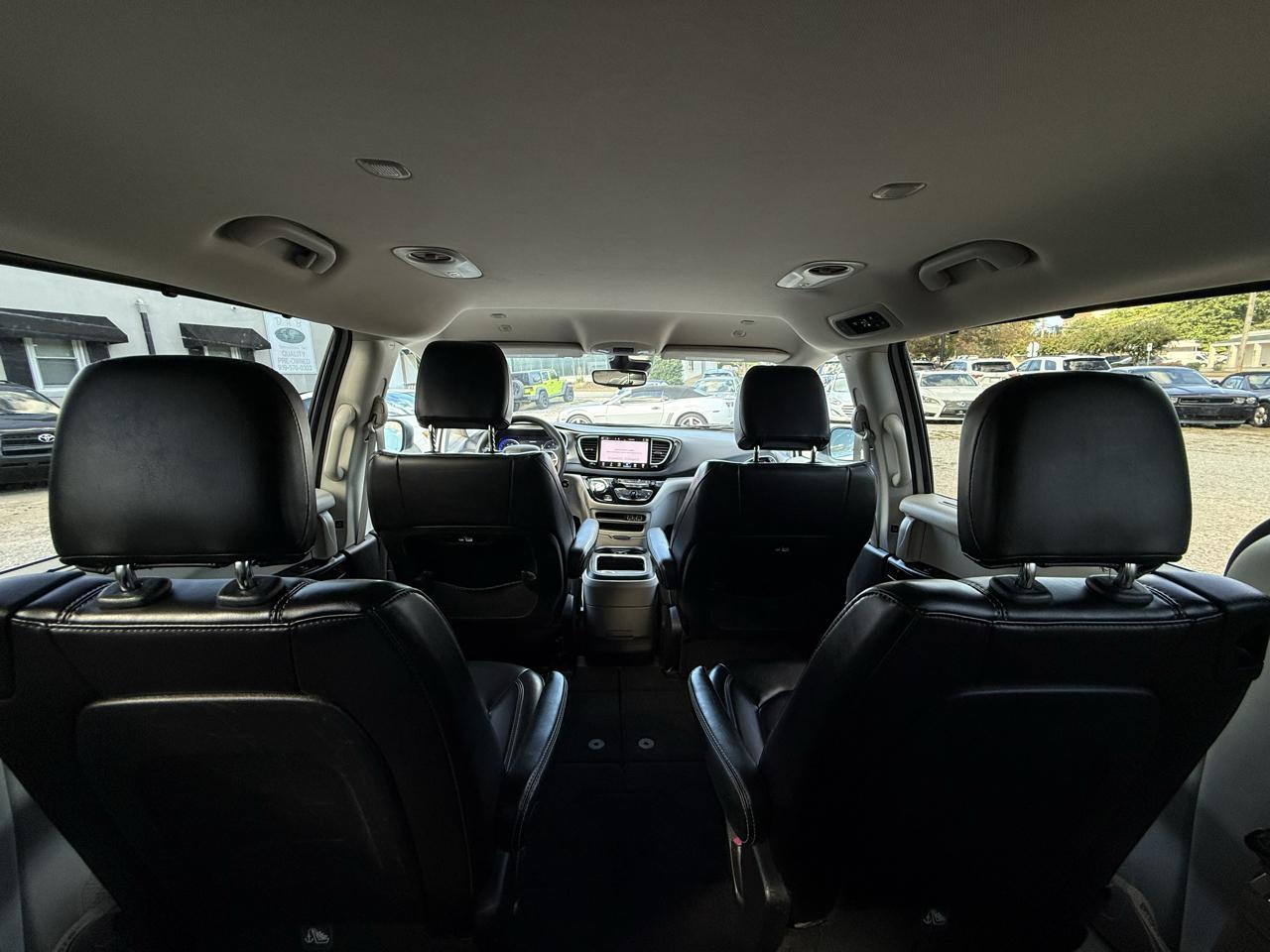 Chrysler Pacifica Touring L FWD 2023