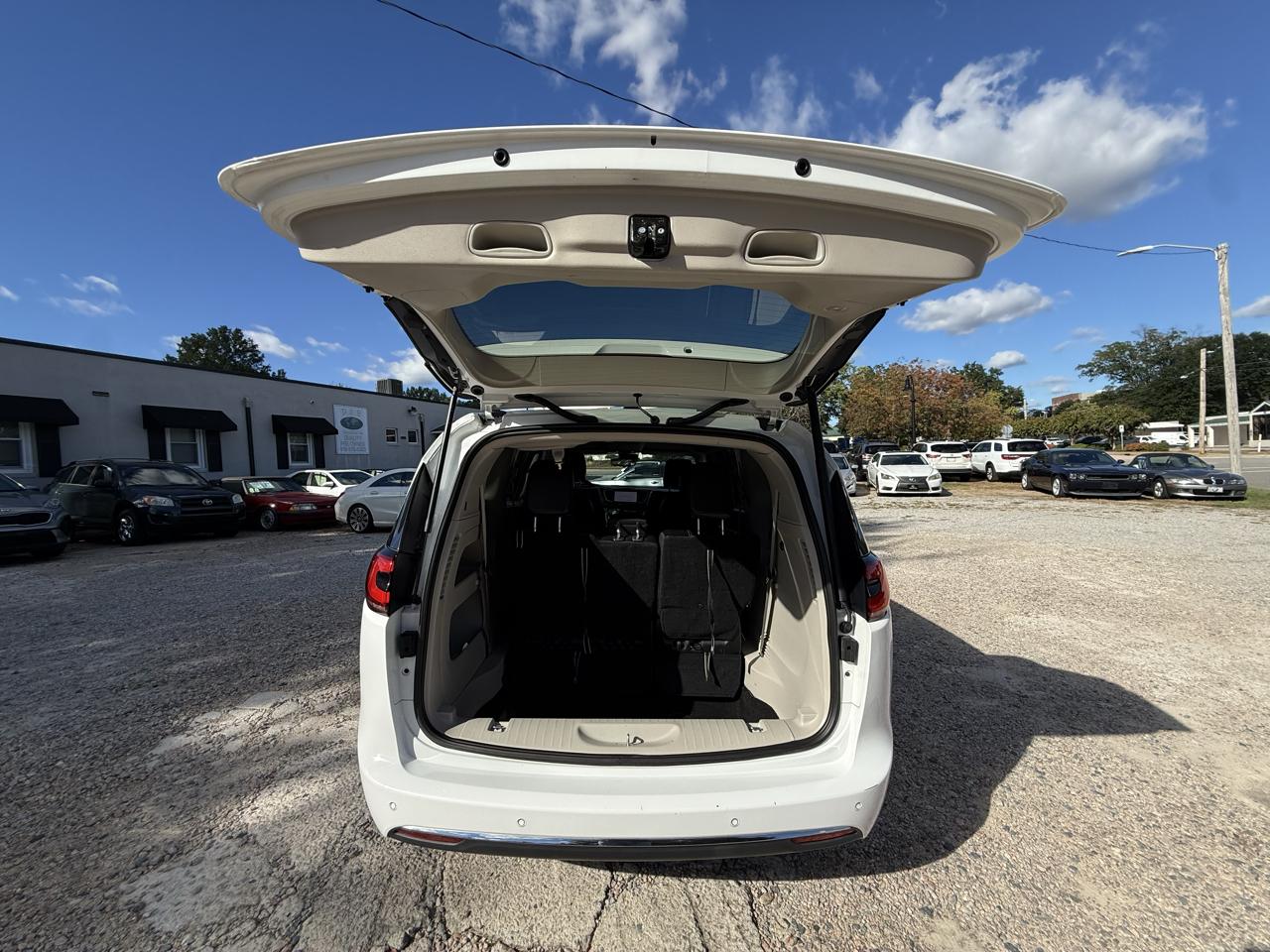 Chrysler Pacifica Touring L FWD 2023