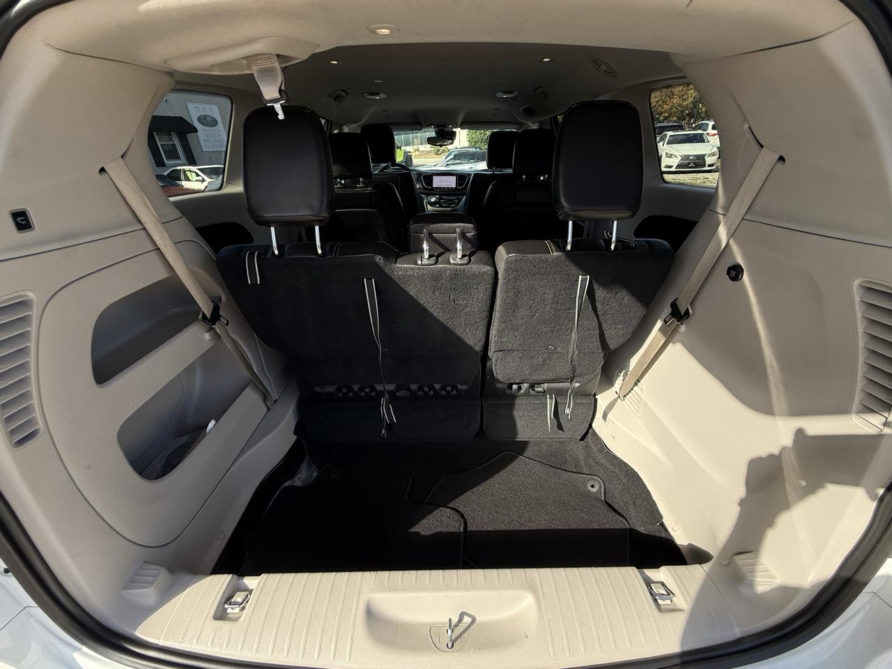 Chrysler Pacifica Touring L FWD 2023