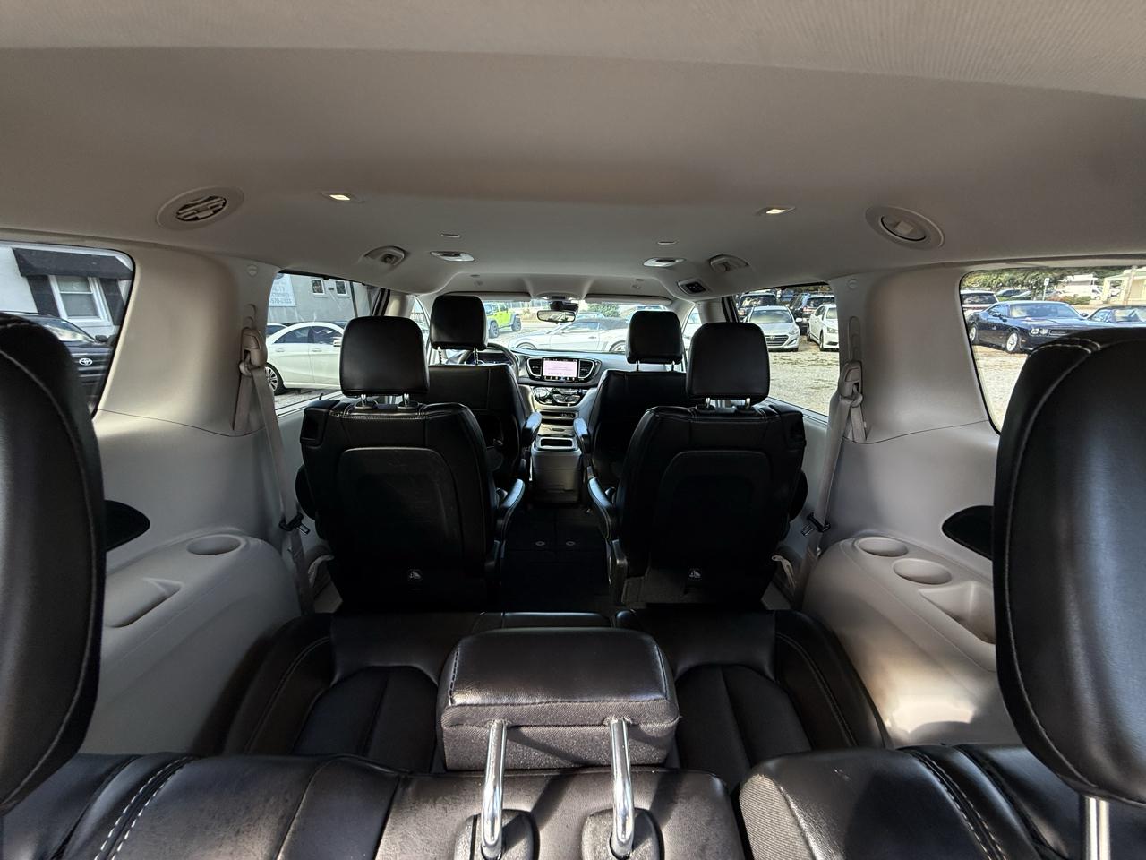 Chrysler Pacifica Touring L FWD 2023