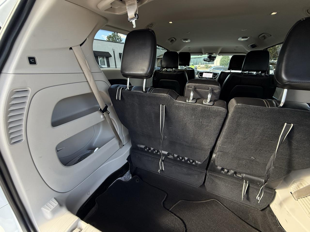 Chrysler Pacifica Touring L FWD 2023
