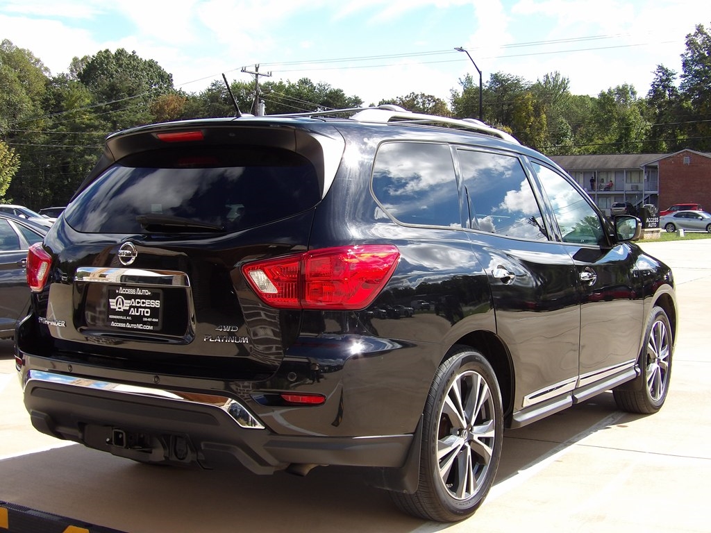 2018 Nissan Pathfinder Platinum photo 4