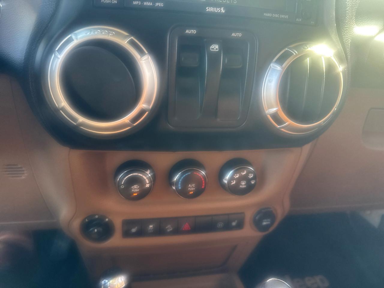 Jeep Wrangler Sahara 4WD 2011