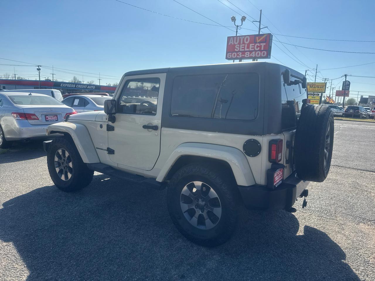Jeep Wrangler Sahara 4WD 2011
