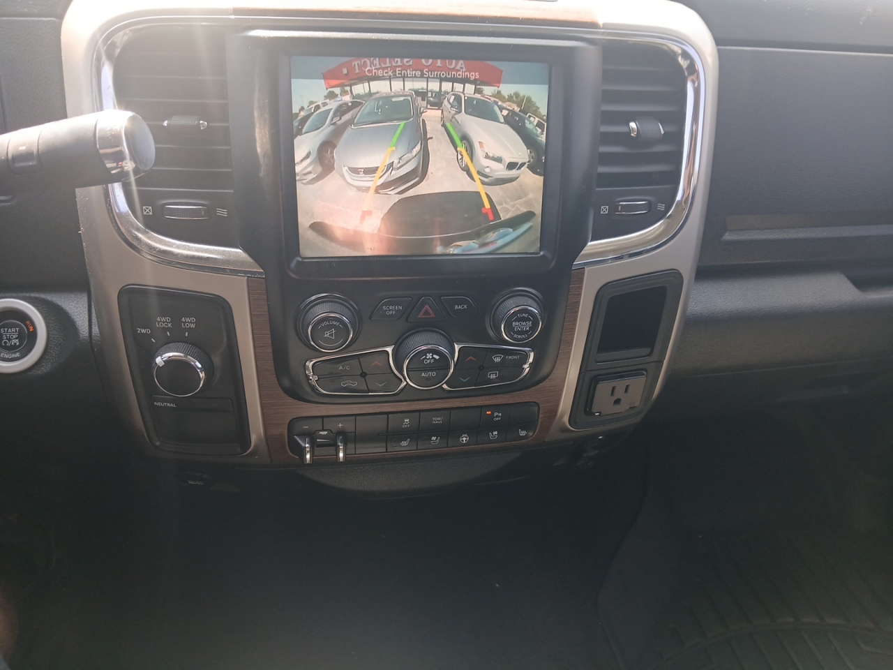 RAM 2500 Laramie Crew Cab LWB 4WD 2014 RAM 2500 Laramie Crew Cab LWB 4WD 2014