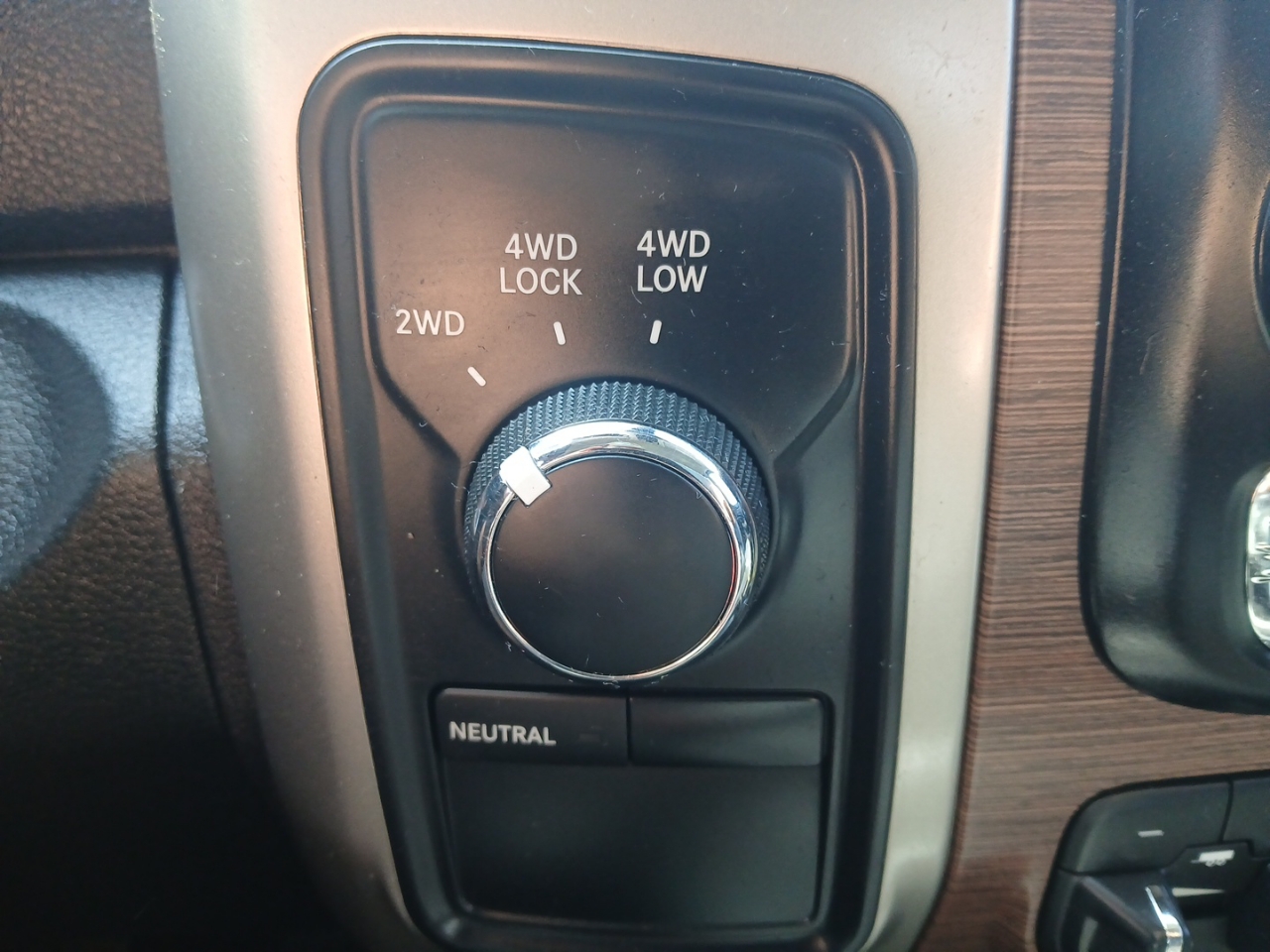 RAM 2500 Laramie Crew Cab LWB 4WD 2014 RAM 2500 Laramie Crew Cab LWB 4WD 2014