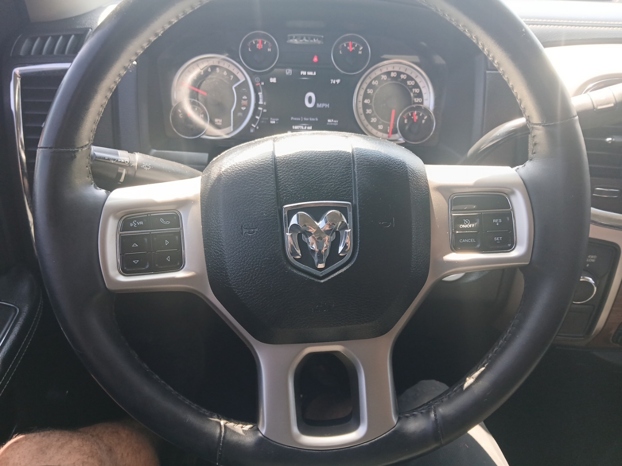 RAM 2500 Laramie Crew Cab LWB 4WD 2014 RAM 2500 Laramie Crew Cab LWB 4WD 2014