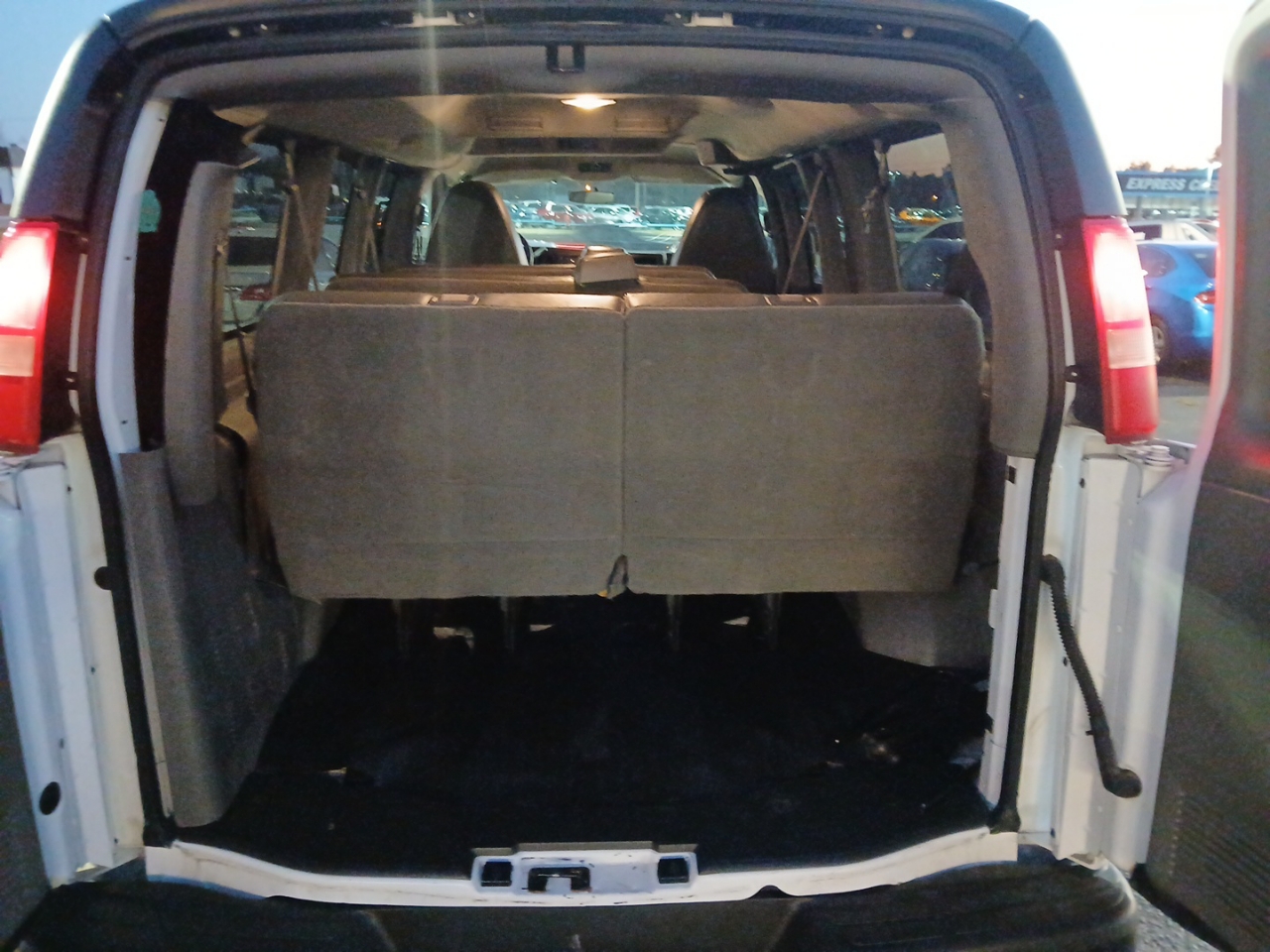 Chevrolet Express LS 2500 2010