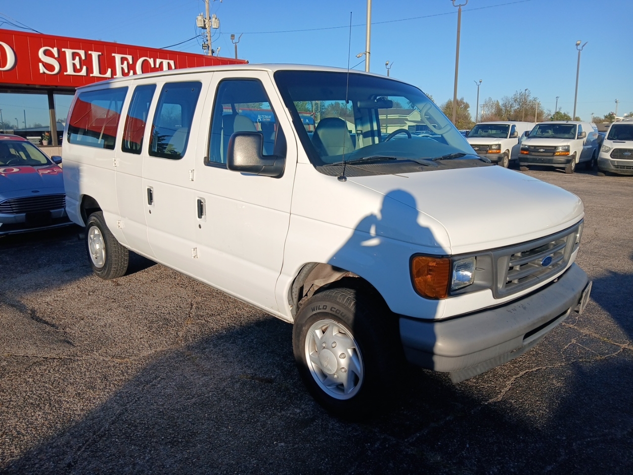 2007 Ford E-350 photo 2