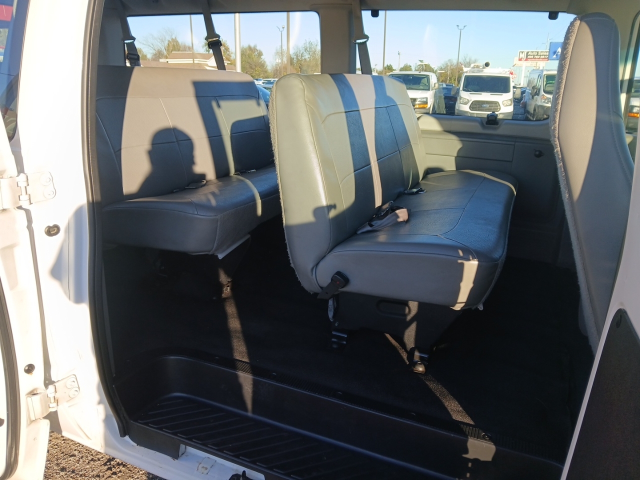 2007 Ford E-350 photo 4