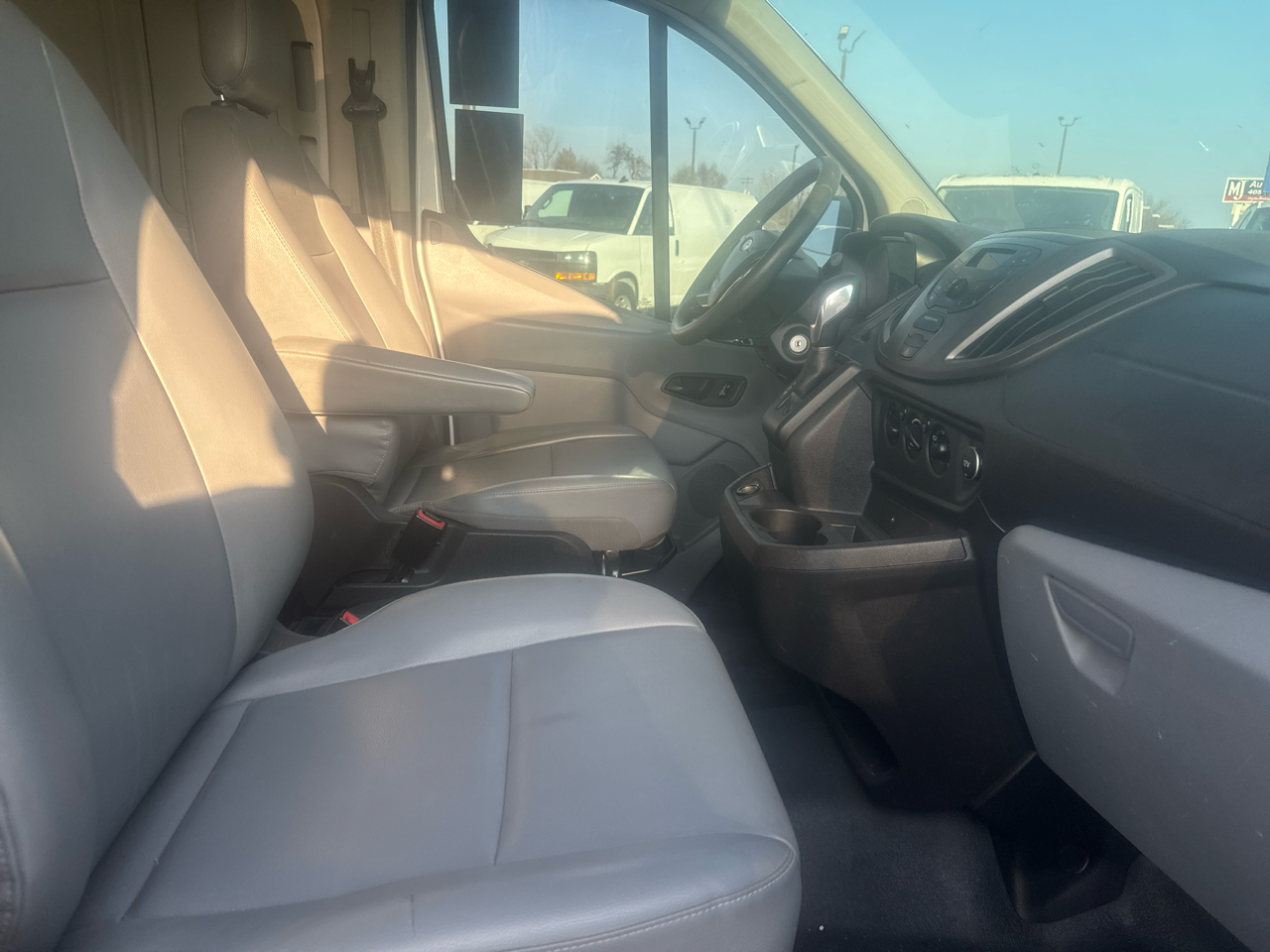 Ford Transit 250 Van High Roof w/Sliding Pass. 148-in. WB 2017